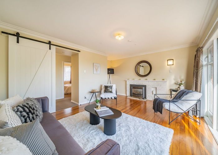  at 10 Vista Crescent, Maoribank, Upper Hutt