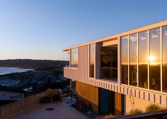  at 10 Seascape View, Paremata, Porirua