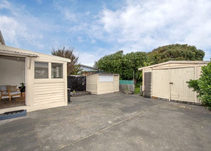  at 398 Keyes Road, New Brighton, Christchurch City, Canterbury