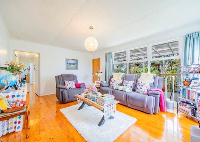  at 1/27 Raleigh Road, Northcote, Auckland