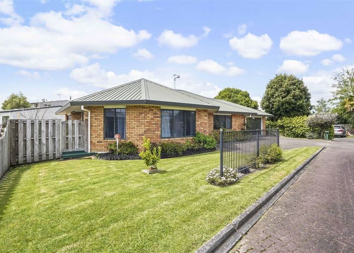  at 17 Mews Pl, Forest Lake, Hamilton, Waikato