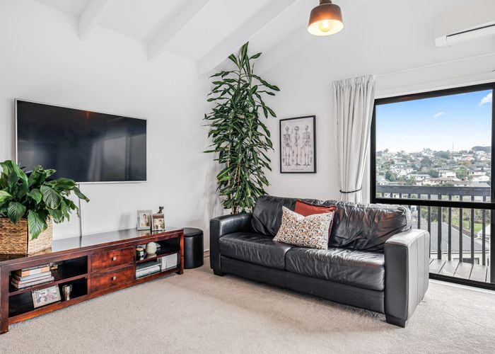  at 2/69 Trias Road, Totara Vale, North Shore City, Auckland