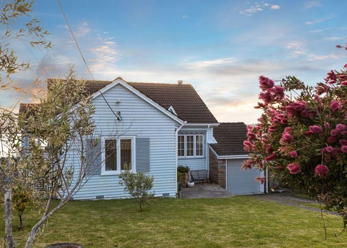  at 95 Stanley Point Road, Stanley Point, Auckland