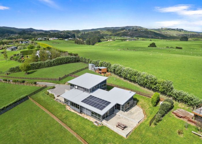  at 33 Oram Drive, Turitea, Palmerston North