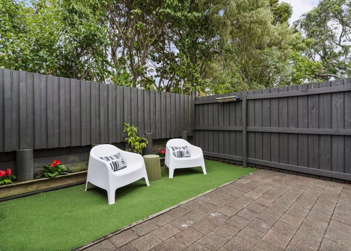  at 8/13 Kaihu Street, Northcote, North Shore City, Auckland