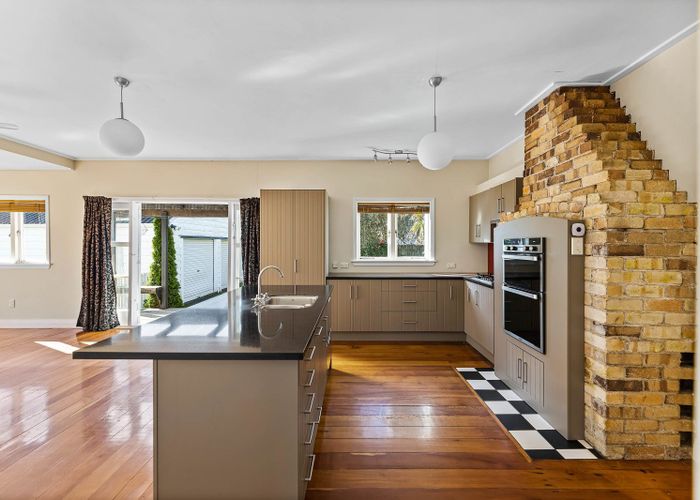  at 15 Myrtle Street, Hamilton East, Hamilton