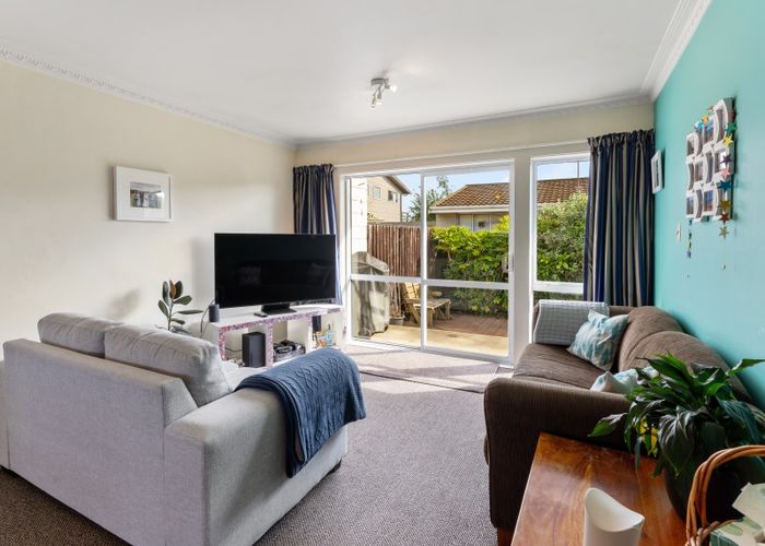  at 2/28 Lyndon Street, Riccarton, Christchurch