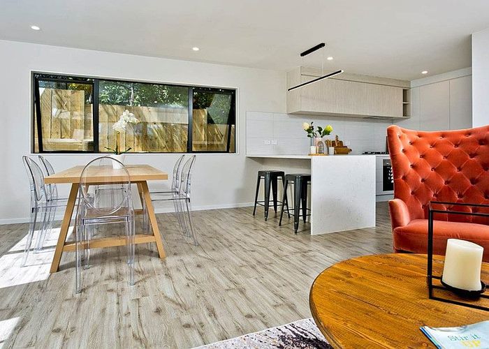  at 15C Bond Crescent, Forrest Hill, Auckland