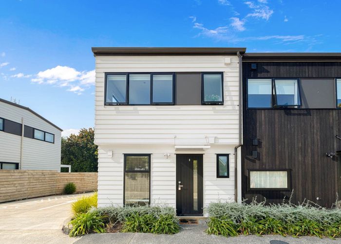  at 8 Whakahui Lane, Mangere Bridge, Manukau City, Auckland