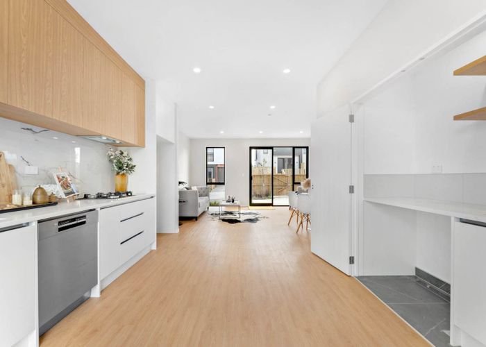  at 195 Henwood Road, Westgate, Waitakere City, Auckland