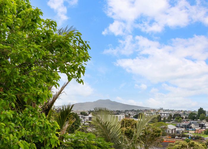  at 2/22 Martin Crescent, Northcote, North Shore City, Auckland