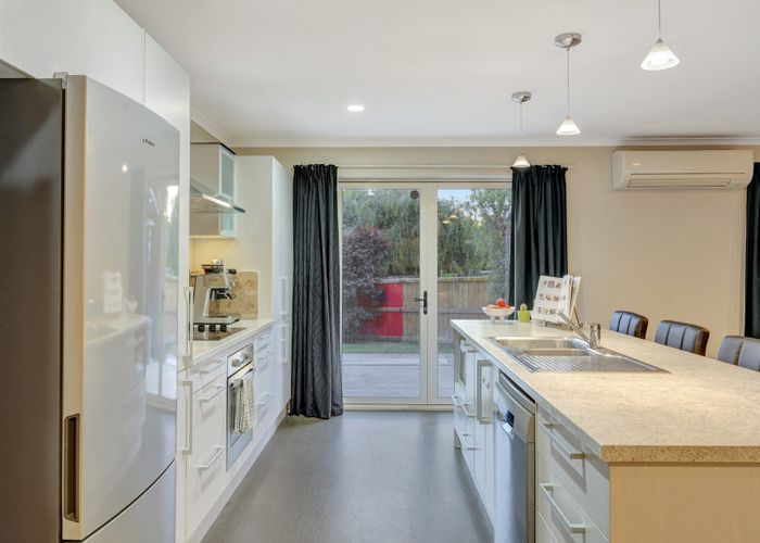  at 17 Edward Street, Grandview Heights, Hamilton