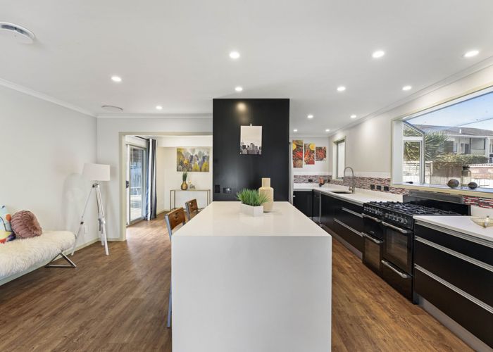  at 8 Suwyn Place, Weymouth, Manukau City, Auckland