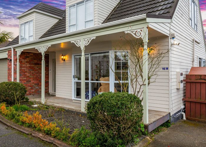  at 2/16 Fernbird Place, Massey, Auckland