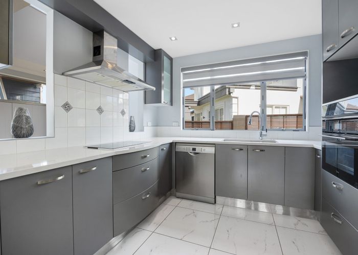  at 10 Lupetti Rise, West Harbour, Waitakere City, Auckland