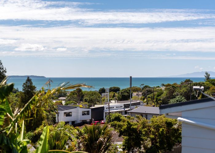  at 3 Mizpah Road, Waiake, Auckland