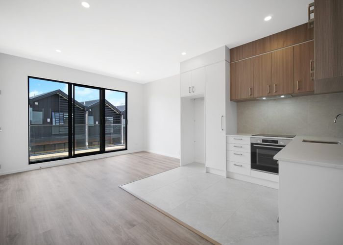  at 5/233 Great North Road, Henderson, Waitakere City, Auckland