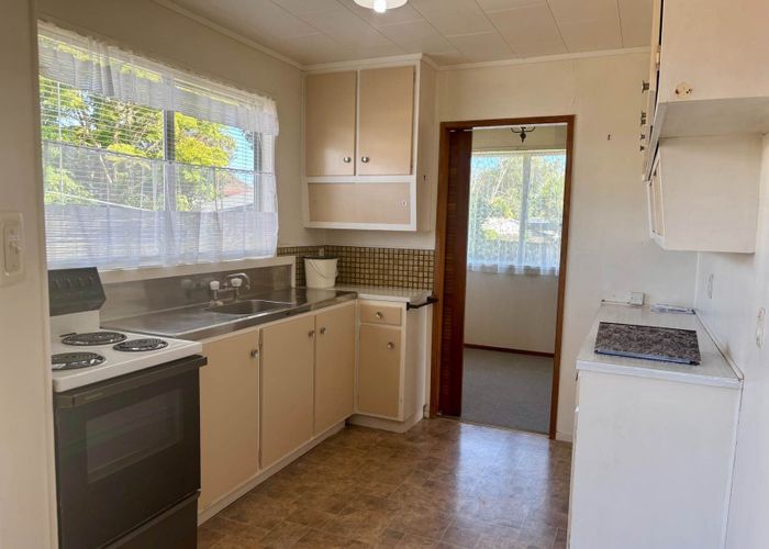  at 22 Medina Place, Half Moon Bay, Manukau City, Auckland