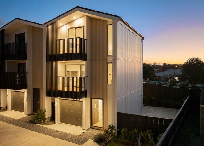  at 10E White Heron Drive, Massey, Waitakere City, Auckland