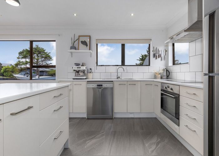  at 32 Thimble Lane, Whitby, Porirua, Wellington