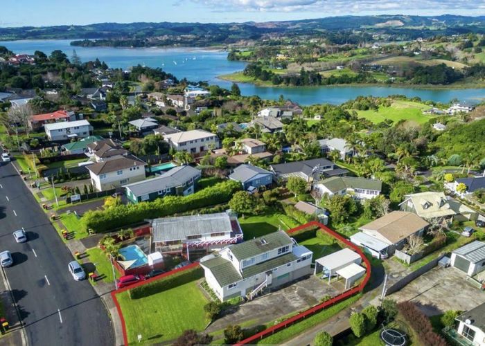  at 99 Sandspit Road, Shelly Park, Auckland