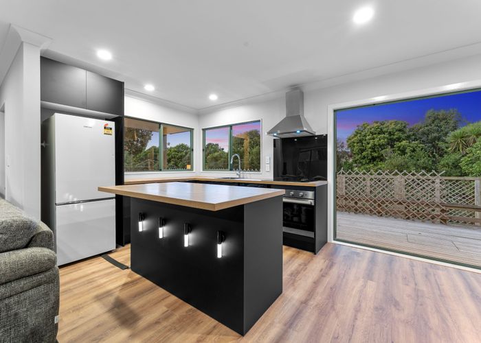 at 2/24 Somerset Road, Mount Roskill, Auckland City, Auckland