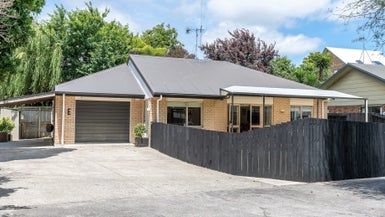  at 152E Clarkin Road, Fairfield, Hamilton