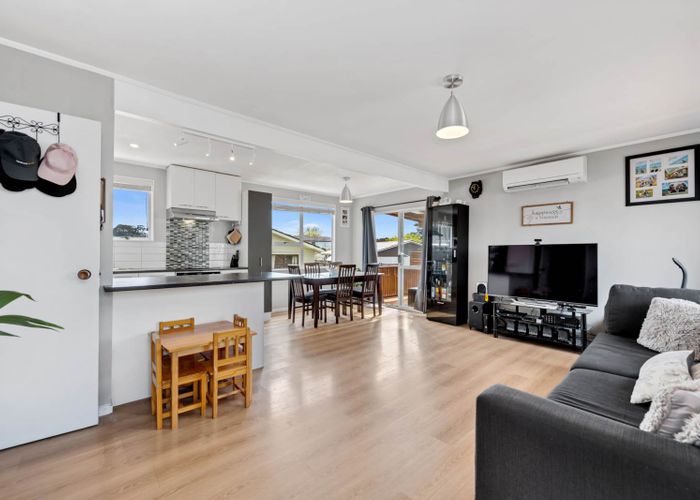  at 2/84 Luanda Drive, Ranui, Auckland