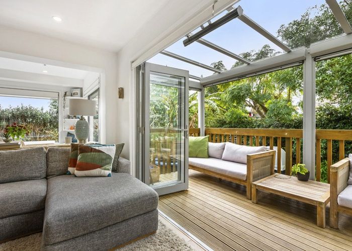  at 4/22 North Avenue, Narrow Neck, Auckland