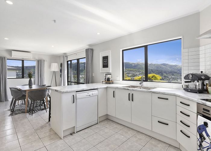  at 94 Woodman Drive, Tawa, Wellington