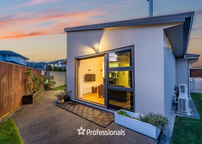  at 8a Glen Iris Grove, Woburn, Lower Hutt, Wellington