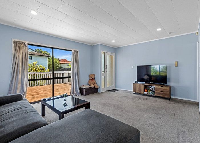  at 1/16 Cabello Place, Unsworth Heights, Auckland