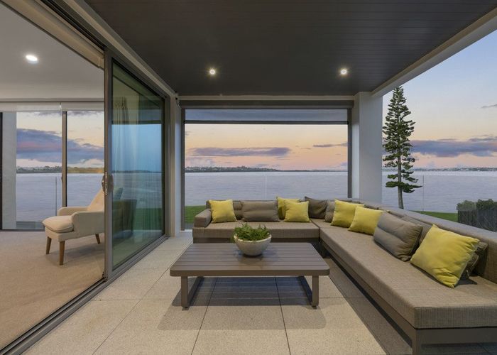  at 3/42 Bramley Drive, Farm Cove, Manukau City, Auckland