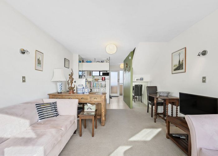  at 19/4 Claremont Grove, Mount Victoria, Wellington