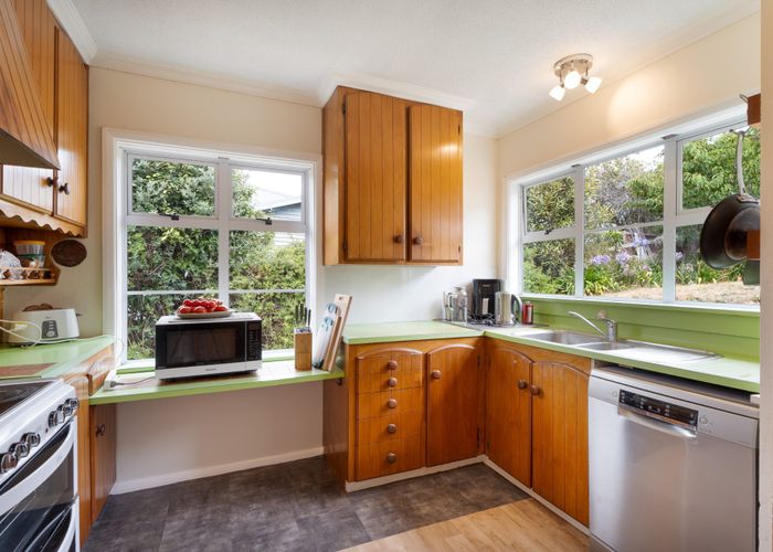  at 37 Hampton Hill Road, Tawa, Wellington