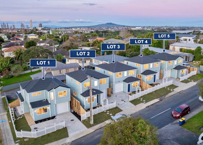  at 2A Deuxberry Avenue, Northcote, North Shore City, Auckland
