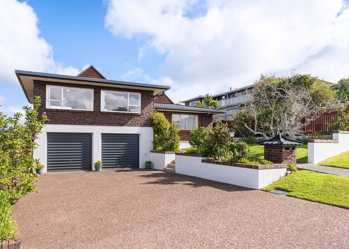  at 8 Helvetia Drive, Browns Bay, North Shore City, Auckland