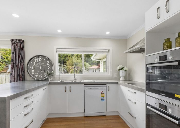  at 60 Airlie Road, Plimmerton, Porirua