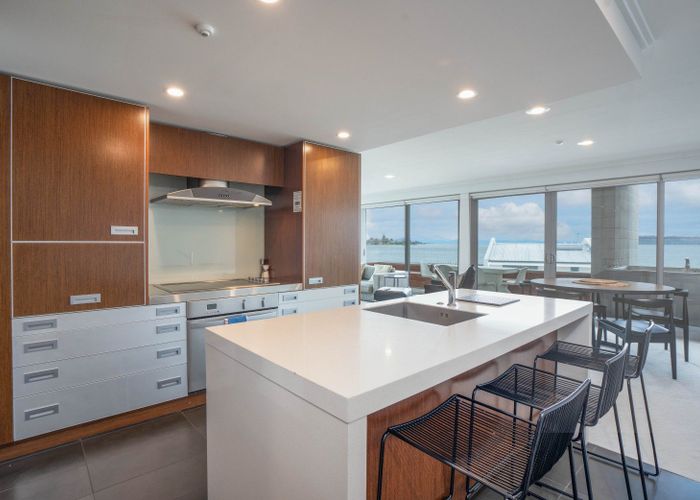  at 225 Lake Terrace, Waipahihi, Taupo