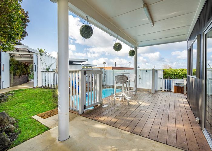  at 1/306 Beach Road, Campbells Bay, Auckland
