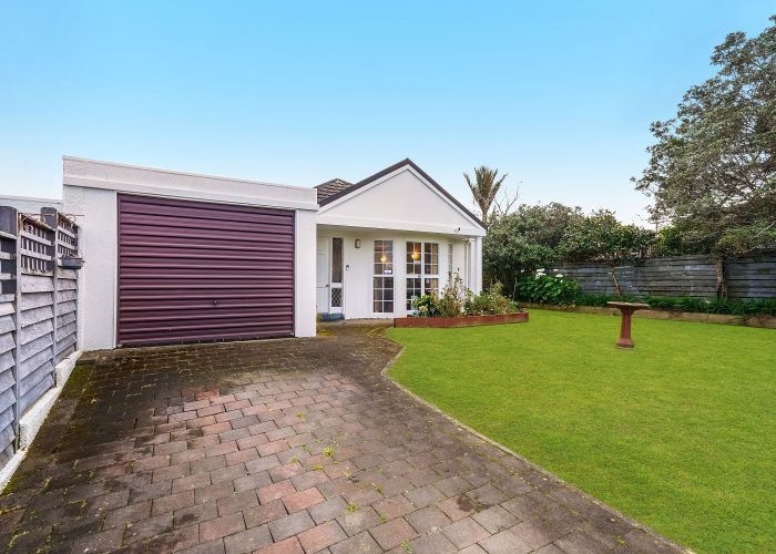  at 2 McAlister Place, Mount Roskill, Auckland City, Auckland