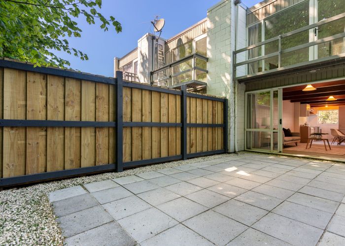  at 2/140 Waimairi Road, Ilam, Christchurch City, Canterbury