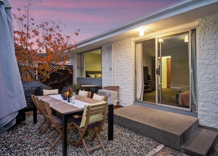  at 1/4 Valecrest Avenue, Parklands, Christchurch City, Canterbury