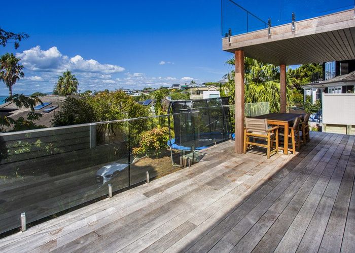  at 4/92 Churchill Road, Murrays Bay, Auckland