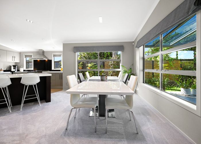  at 10 Tallentire Crescent, Huntington, Hamilton