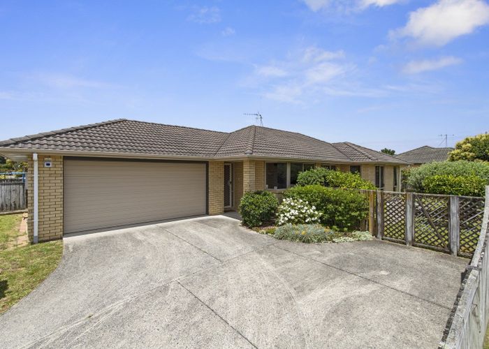  at 8 St Johns Avenue, Hamilton East, Hamilton