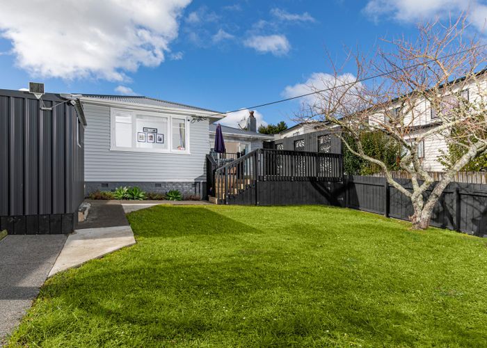  at 15 Preston Avenue, Henderson, Auckland