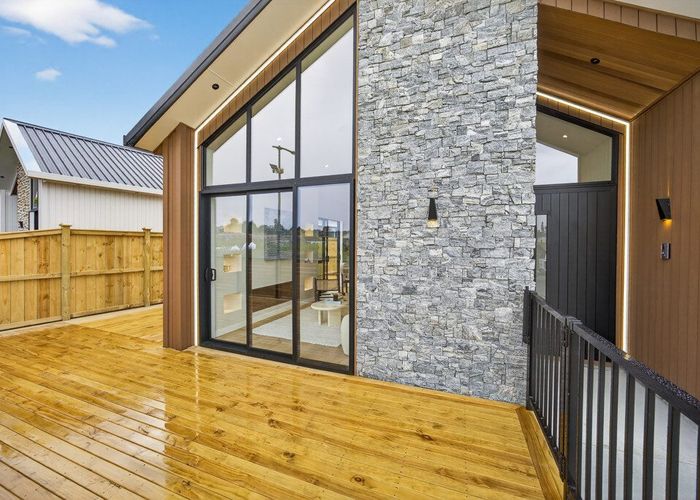  at 8 Tuwai Crescent, Opaheke, Papakura, Auckland