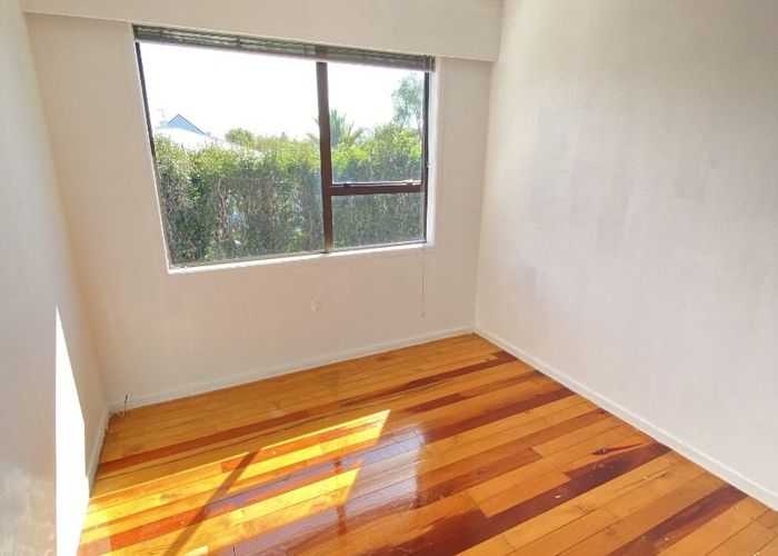  at 2/15 Garland Road, Greenlane, Auckland City, Auckland