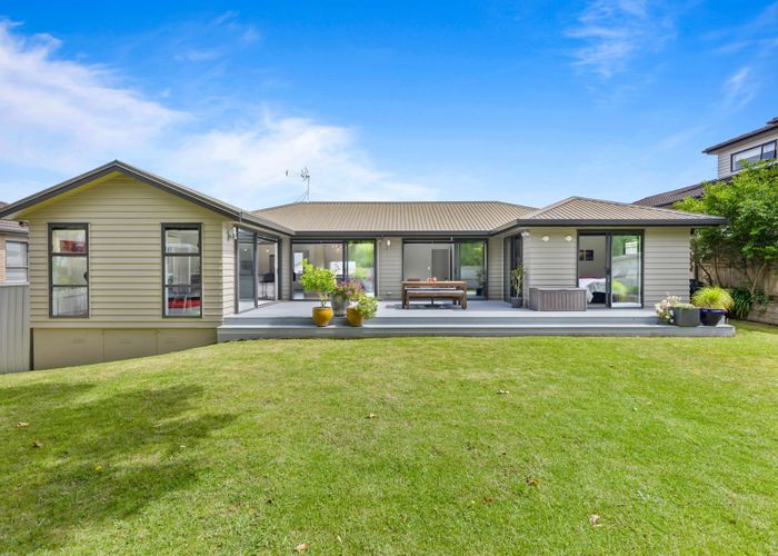  at 19 Keating Rise, Northcross, Auckland